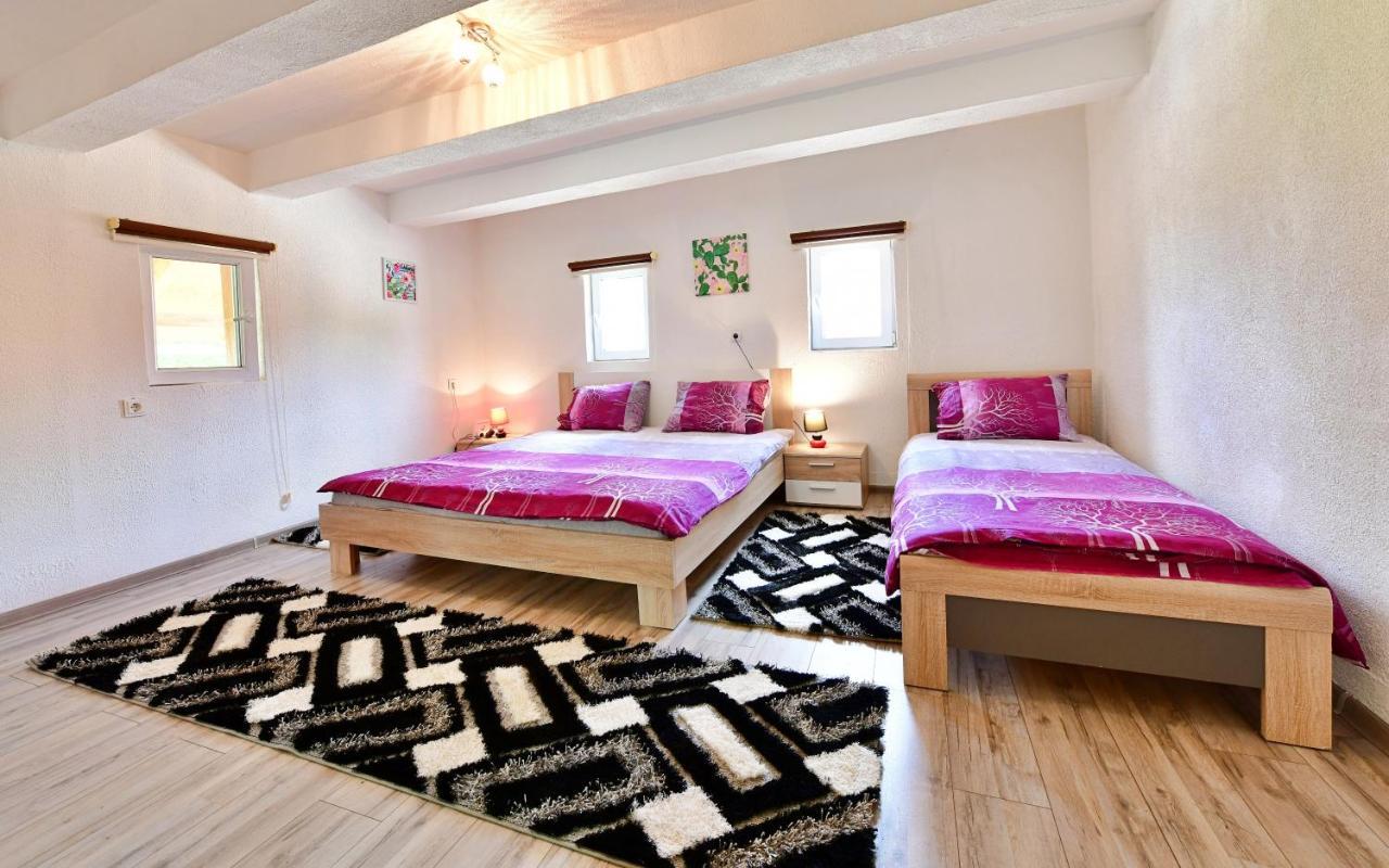 House Luna Rakovica Luaran gambar