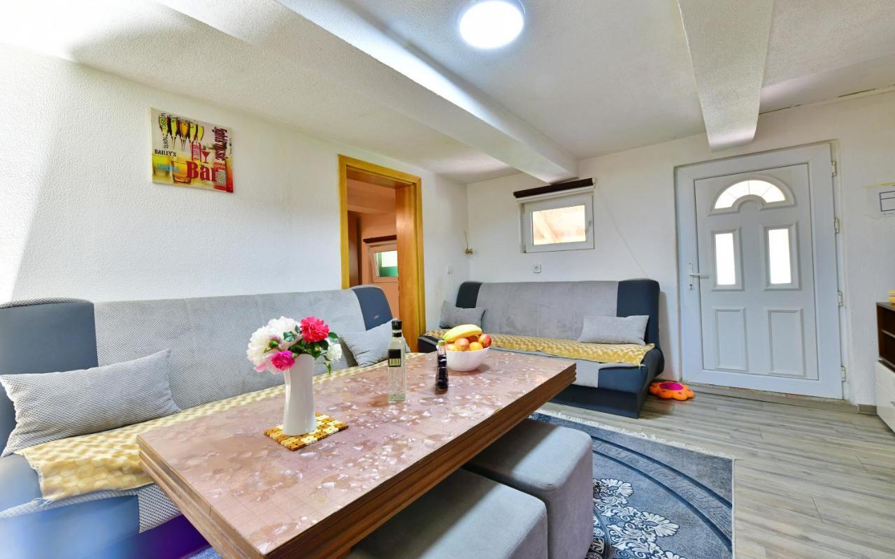House Luna Rakovica Luaran gambar