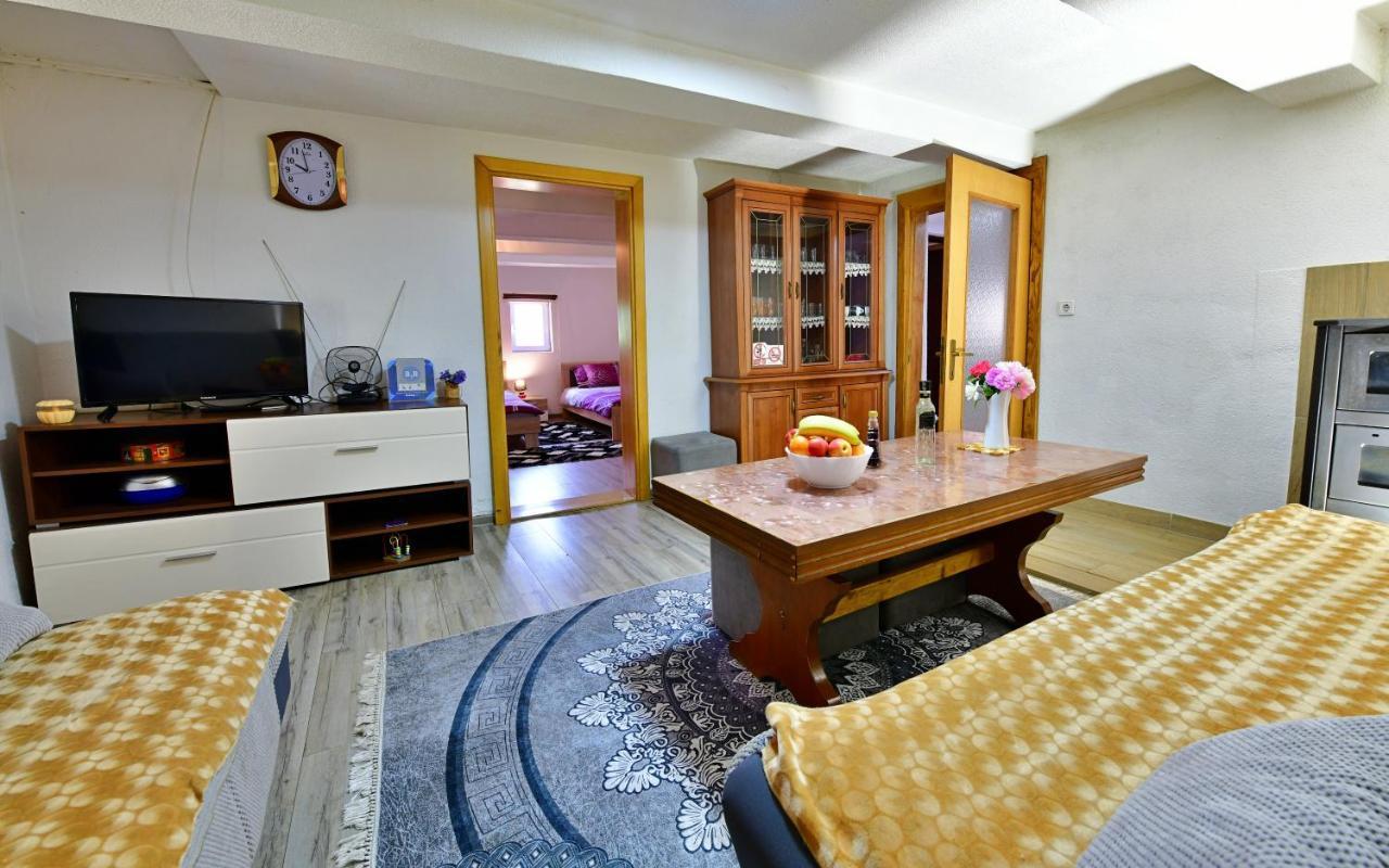 House Luna Rakovica Luaran gambar