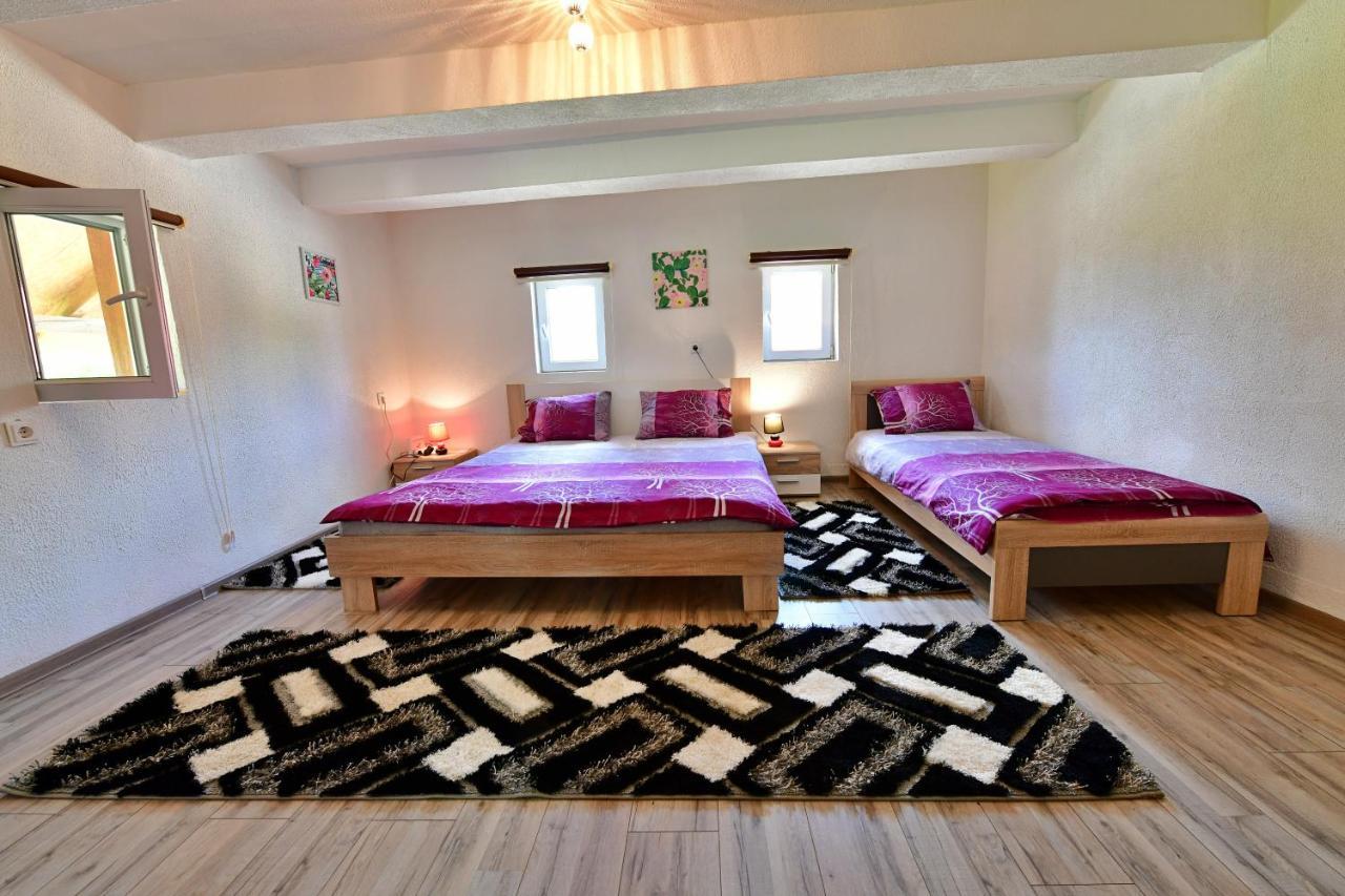 House Luna Rakovica Luaran gambar