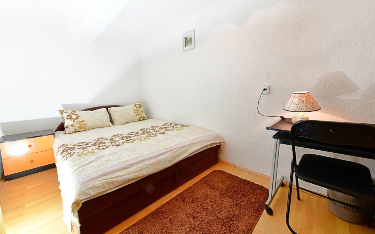 House Luna Rakovica Luaran gambar